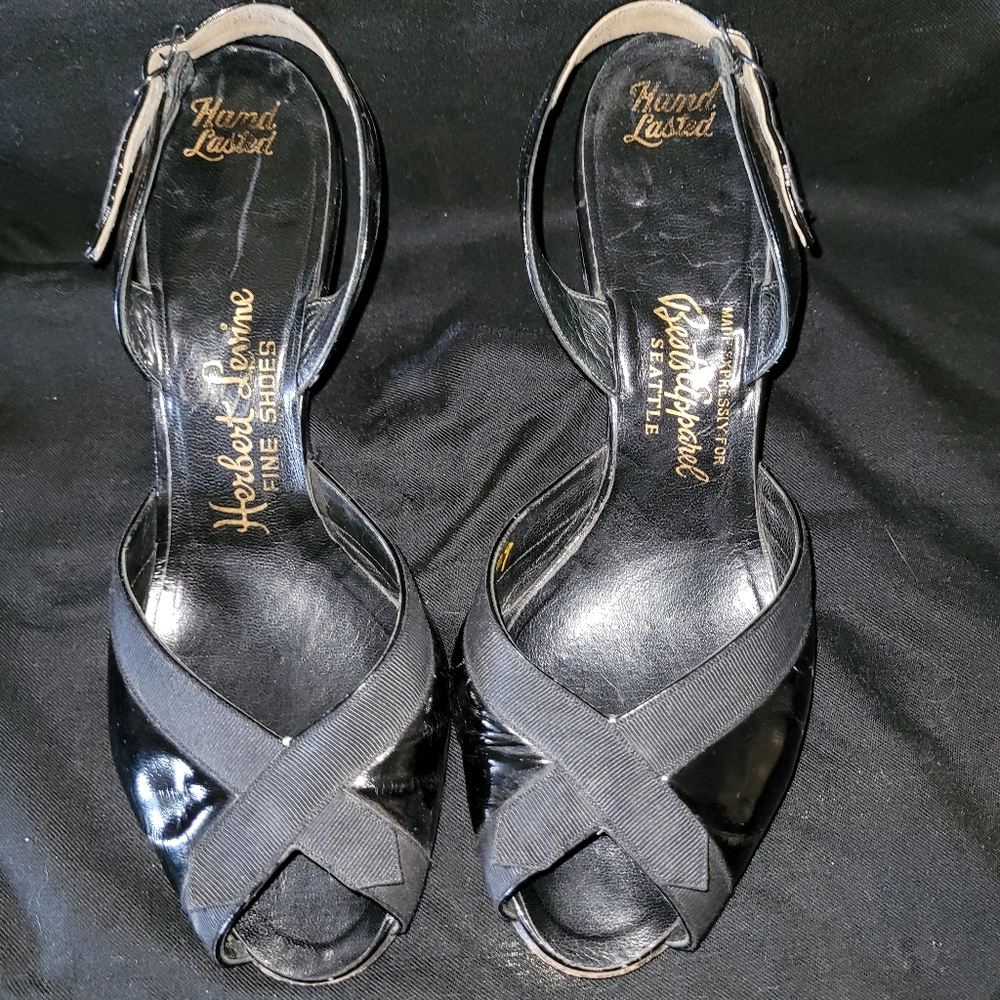 Vintage mid-century leather strappy shoe